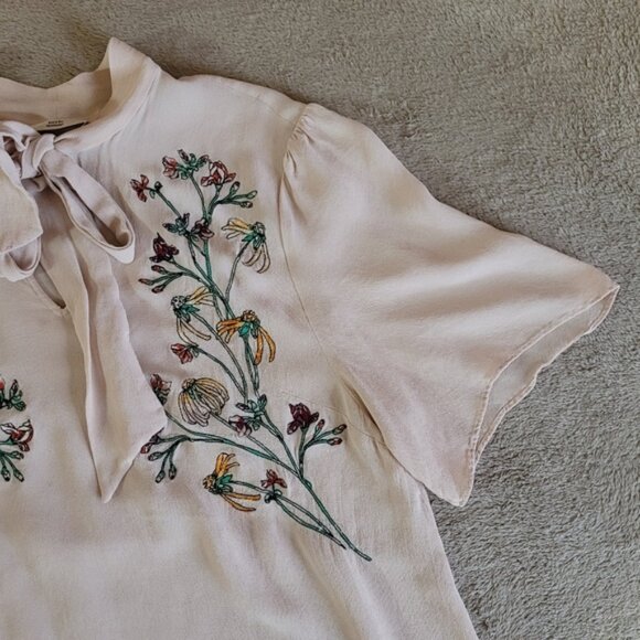 Aritzia Little Moon Zinnia Floral Embroidered Tie-Neck Blouse size medium - Picture 8 of 12